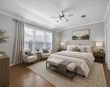 811 W Heights Hollow Lane - Photo Thumbnail 10