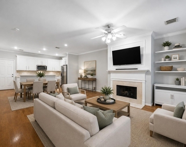 811 W Heights Hollow Lane - Photo Thumbnail 3