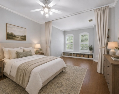 811 W Heights Hollow Lane - Photo Thumbnail 13