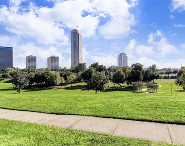 811 W Heights Hollow Lane - Photo Thumbnail 23