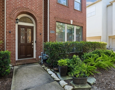 811 W Heights Hollow Lane - Photo Thumbnail 1