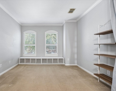 811 W Heights Hollow Lane - Photo Thumbnail 15