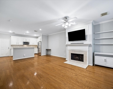 811 W Heights Hollow Lane - Photo Thumbnail 2