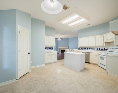 5827 Willow Park Drive - Photo Thumbnail 16