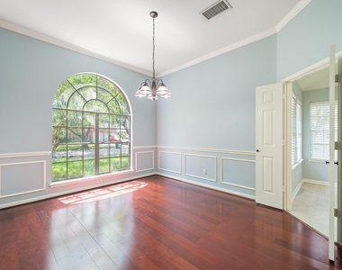 5827 Willow Park Drive - Photo Thumbnail 6
