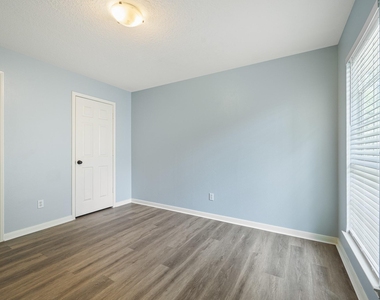 5827 Willow Park Drive - Photo Thumbnail 26