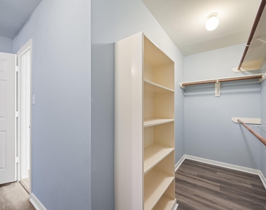 5827 Willow Park Drive - Photo Thumbnail 21