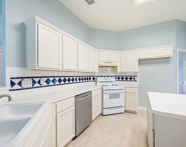 5827 Willow Park Drive - Photo Thumbnail 14