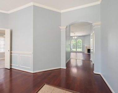 5827 Willow Park Drive - Photo Thumbnail 4