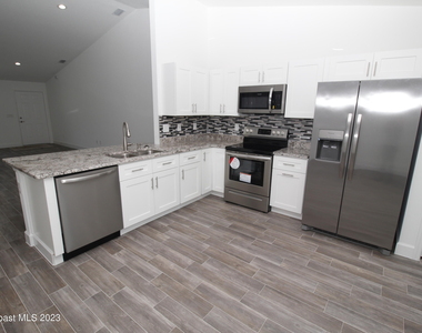 906 Armstrong Road Se - Photo Thumbnail 4