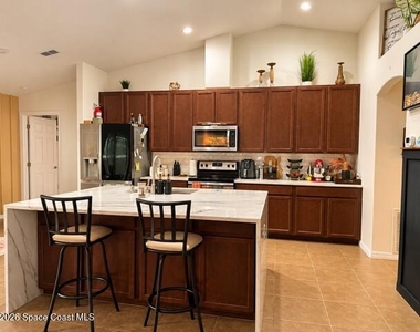 482 Fredericksburg Street Sw - Photo Thumbnail 3