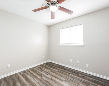 2706 Raymond Street - Photo Thumbnail 15