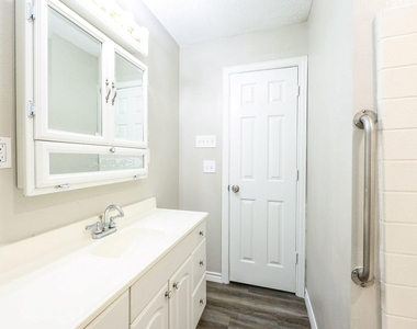 2706 Raymond Street - Photo Thumbnail 14