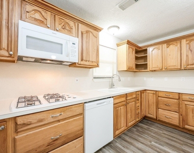 2706 Raymond Street - Photo Thumbnail 6