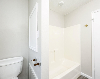 2706 Raymond Street - Photo Thumbnail 12
