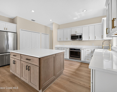 5393 Outlook Drive - Photo Thumbnail 2