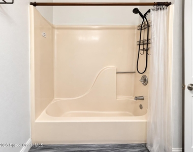 2100 Forest Knoll Drive Ne - Photo Thumbnail 10