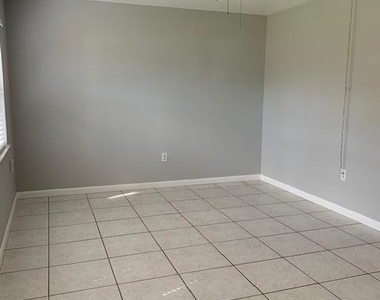 380 N Brevard Avenue - Photo Thumbnail 8