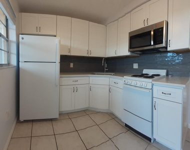 380 N Brevard Avenue - Photo Thumbnail 6