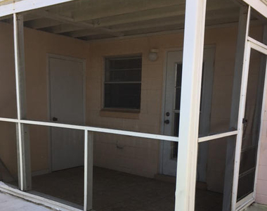 380 N Brevard Avenue - Photo Thumbnail 12