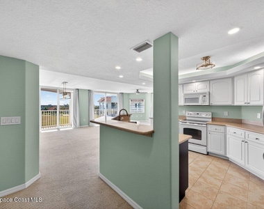 8903 Laguna Lane - Photo Thumbnail 12