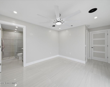 415 Island Drive - Photo Thumbnail 9