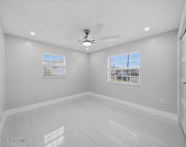 415 Island Drive - Photo Thumbnail 25