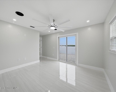 415 Island Drive - Photo Thumbnail 10