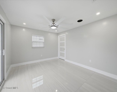415 Island Drive - Photo Thumbnail 11
