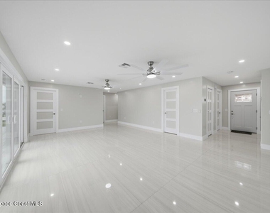 415 Island Drive - Photo Thumbnail 18