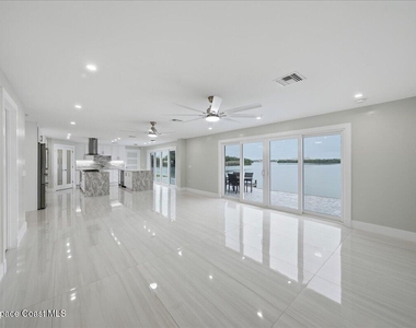 415 Island Drive - Photo Thumbnail 16