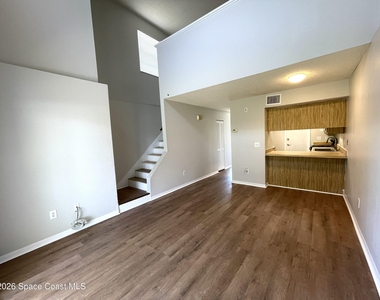 1448 Croftwood Drive - Photo Thumbnail 6