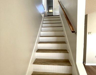 1448 Croftwood Drive - Photo Thumbnail 11