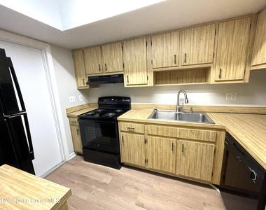 1448 Croftwood Drive - Photo Thumbnail 7
