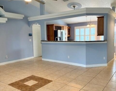 307 Lisa Road Ne - Photo Thumbnail 11