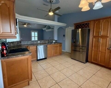 307 Lisa Road Ne - Photo Thumbnail 4