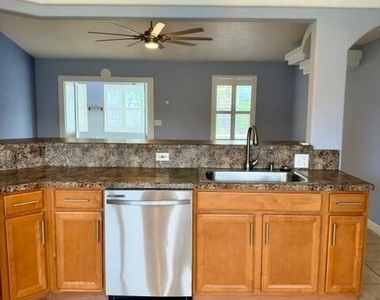 307 Lisa Road Ne - Photo Thumbnail 7