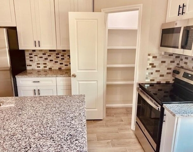11907 Nelwood Street - Photo Thumbnail 8