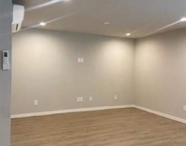 645 E 11th 1/2 Street - Photo Thumbnail 6