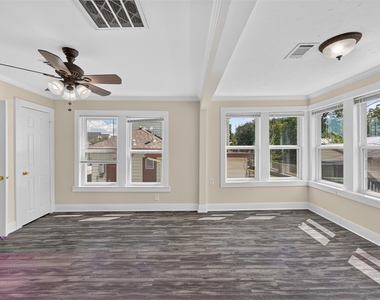 210 W 13th Street - Photo Thumbnail 13