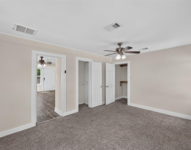 210 W 13th Street - Photo Thumbnail 24