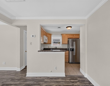 210 W 13th Street - Photo Thumbnail 17
