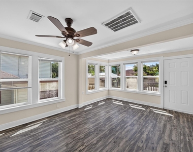 210 W 13th Street - Photo Thumbnail 12