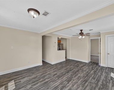 210 W 13th Street - Photo Thumbnail 10