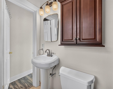210 W 13th Street - Photo Thumbnail 16