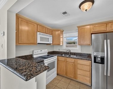 210 W 13th Street - Photo Thumbnail 18