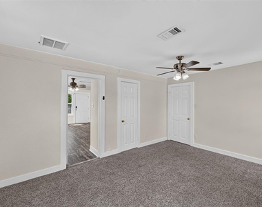 210 W 13th Street - Photo Thumbnail 29