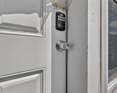 210 W 13th Street - Photo Thumbnail 7