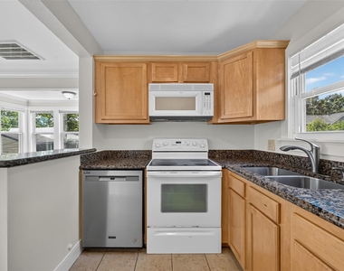 210 W 13th Street - Photo Thumbnail 19
