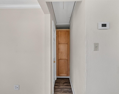 210 W 13th Street - Photo Thumbnail 14